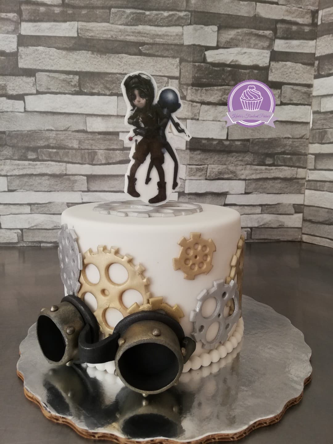 Pastel de fondant para celebración de cumpleaños