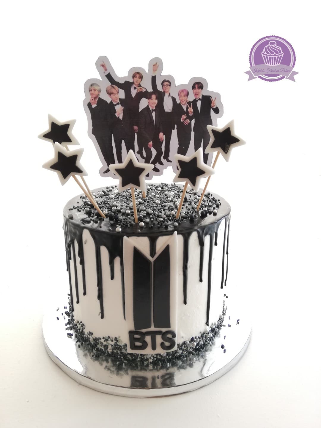 Pastel de fondant para celebración de cumpleaños