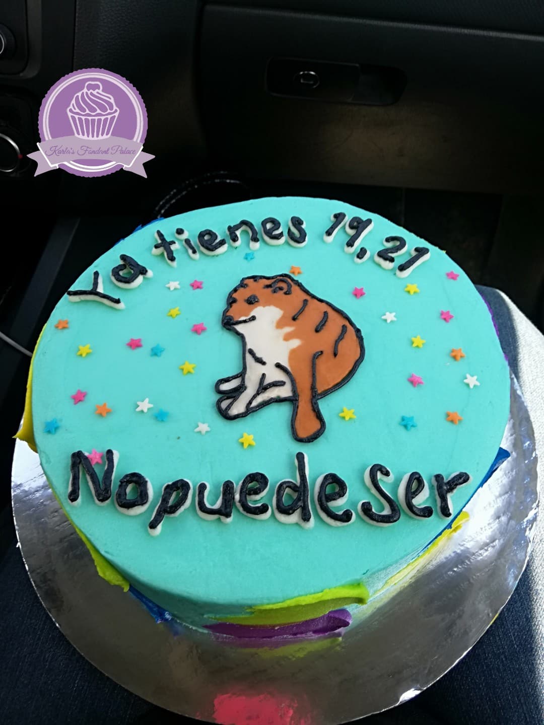 Pastel de fondant para celebración de cumpleaños