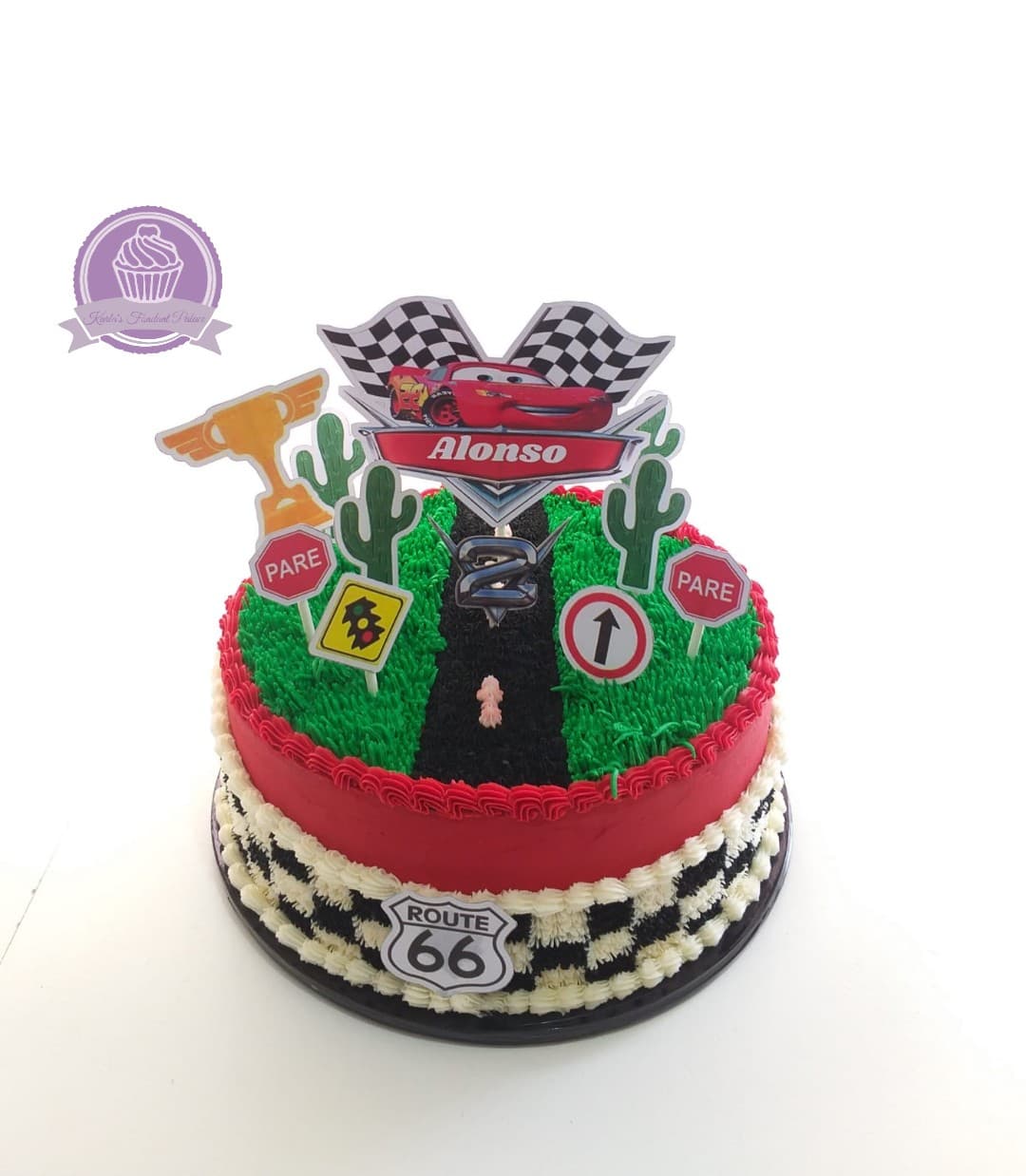 Pastel de fondant para celebración de cumpleaños