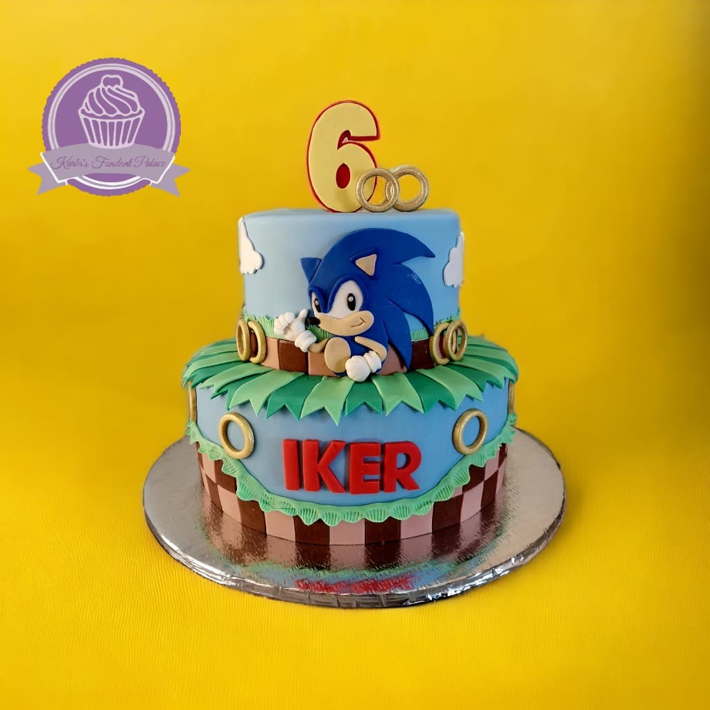 Pastel de fondant para celebración de cumpleaños