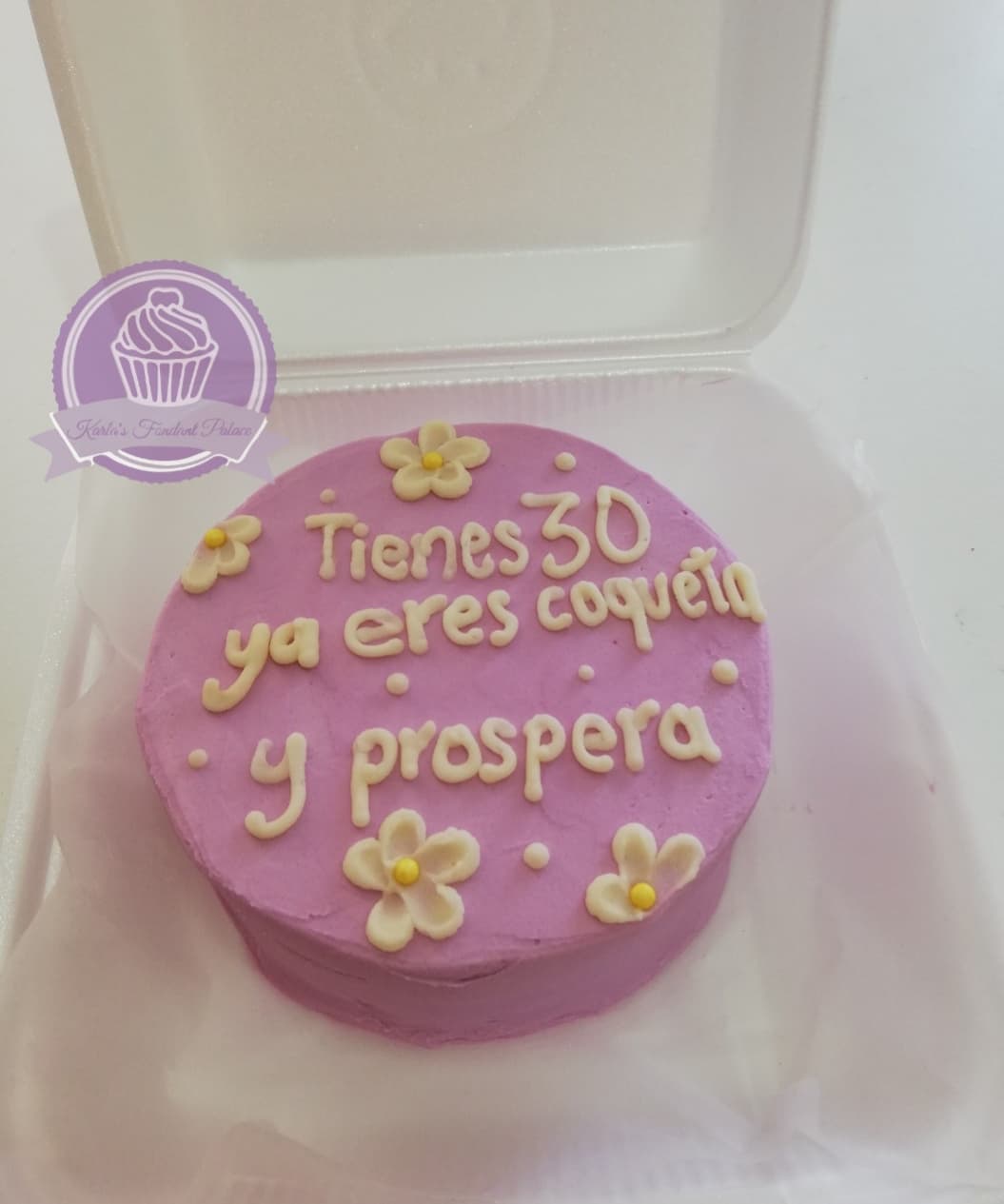 Pastel de fondant para celebración de cumpleaños