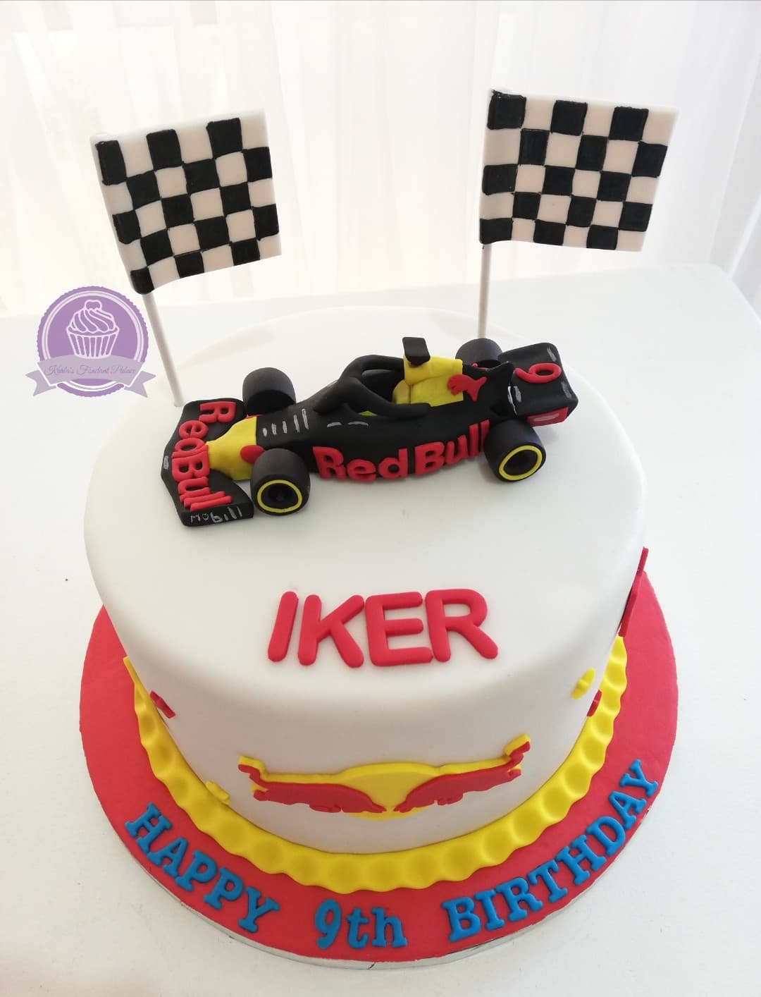 Pastel de fondant para celebración de cumpleaños
