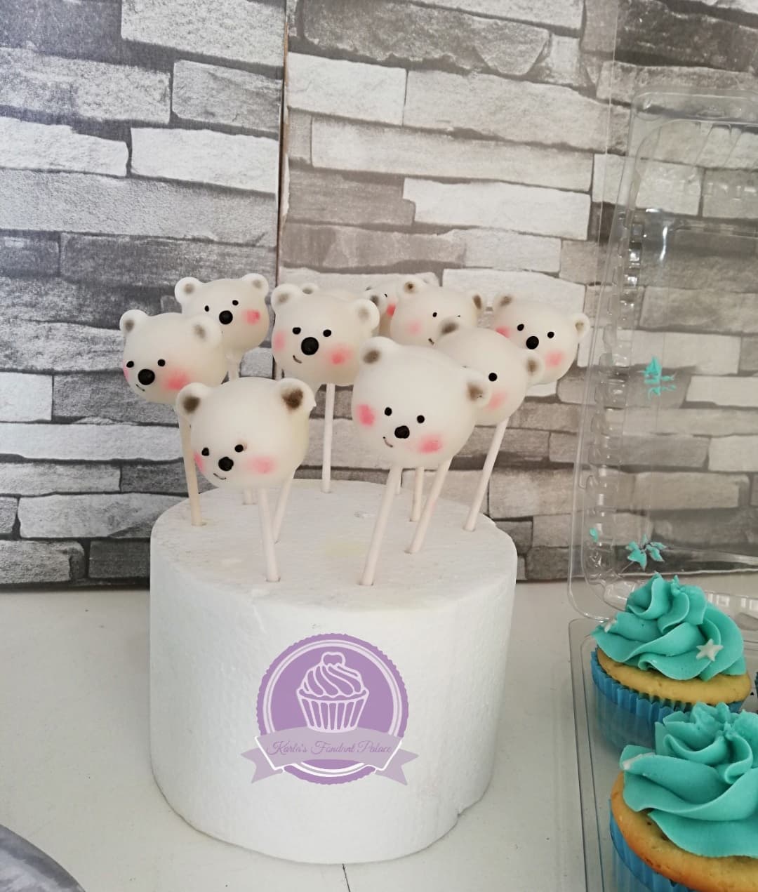 Pastel de fondant para celebración de cumpleaños
