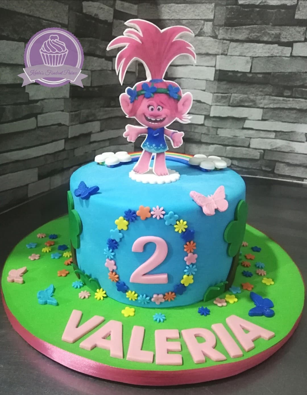 Pastel de fondant para celebración de cumpleaños
